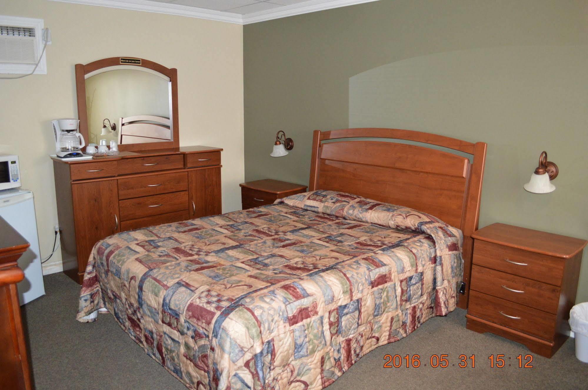 Motel-Auberge Helene Victoriaville Exterior photo